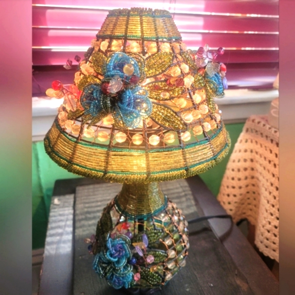 Vtg Beaded Accent Lamp, Intricately, Excellent Condition
